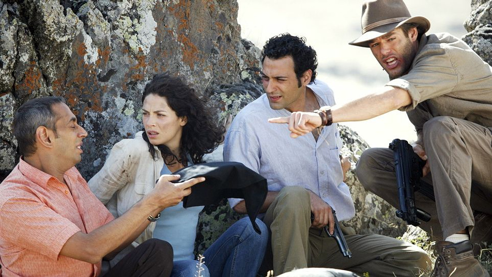 Ivan Sergei, Joanne Kelly, Mario Naim Bassil y Mert Yavuzcan en Jack Hunter y la Estrella Celestial