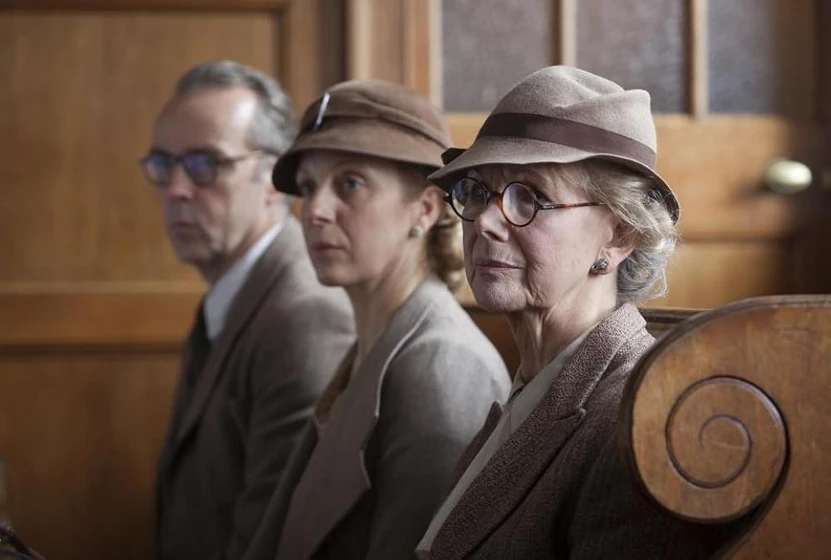 John Hannah y Susan Hampshire en hijo-de-otra-madre