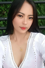 picture of actor Stephanie Raz