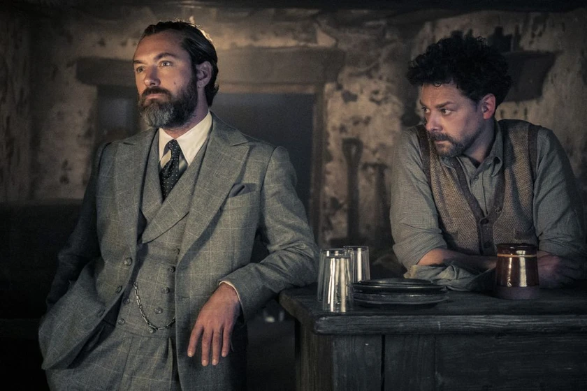 Jude Law y Richard Coyle en animales-fantasticos-los-secretos-de-dumbledore