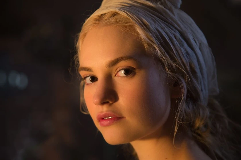 Lily James en cenicienta-2015