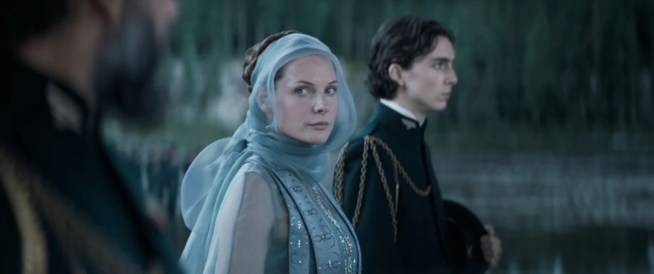 Timothée Chalamet y Rebecca Ferguson en dune-2021