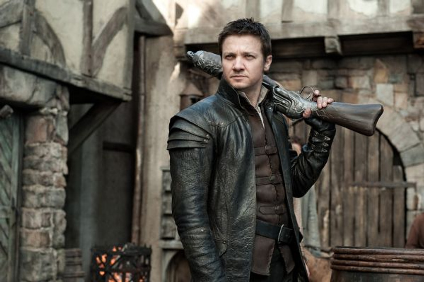 Jeremy Renner en Hansel y Gretel. Cazadores de brujas