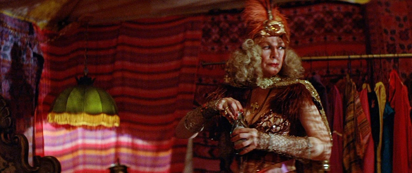 Sylvia Miles en la-casa-de-los-horrores