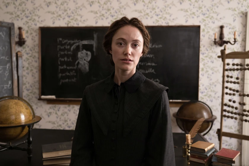Maika Monroe en victorian-psycho