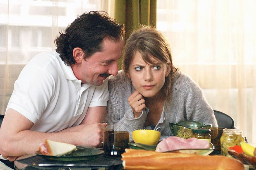 Jean-Luc Couchard y Mélanie Laurent en Dikkenek