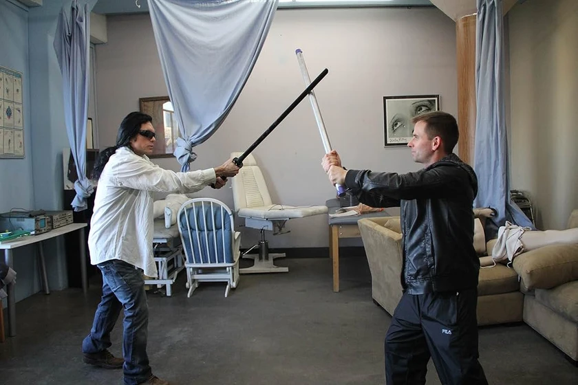 Tommy Wiseau y Shane Ryan-Reid en enter-the-samurai-the-making-of-samurai-cop-2