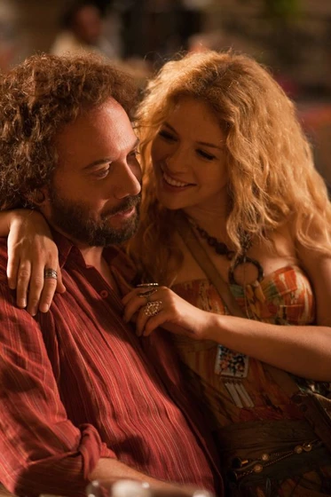 Paul Giamatti y Rachelle Lefevre en el-mundo-segun-barney