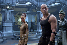 still of movie Las Crónicas de Riddick