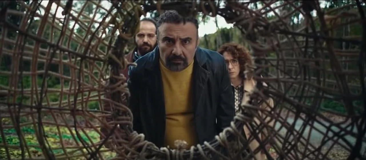 Cengiz Bozkurt, Binnur Kaya y Mert Denizmen en you-ve-got-murder
