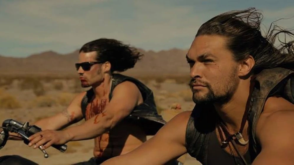 Jason Momoa y Robert Homer Mollohan en camino-a-paloma