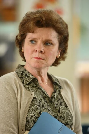 Imelda Staunton en diarios-de-la-calle