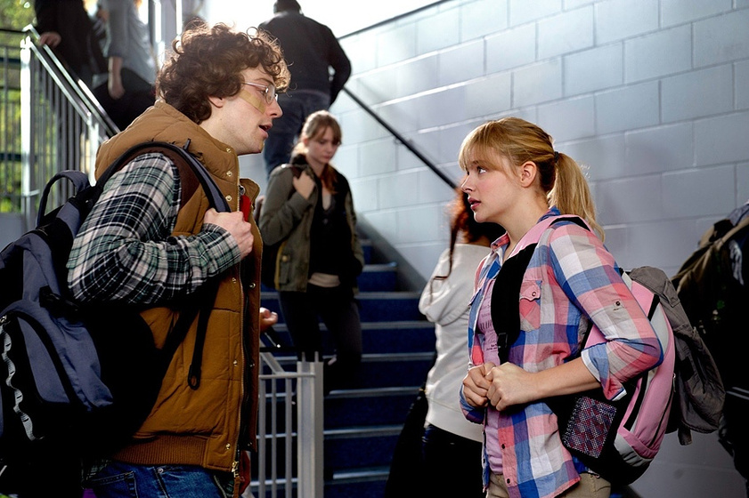 Chloë Grace Moretz y Aaron Taylor-Johnson en Kick-Ass 2, con un par