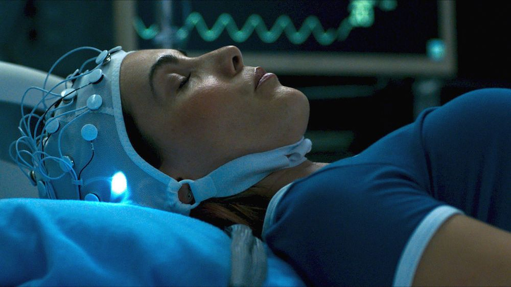 Carly Pope en Demonic