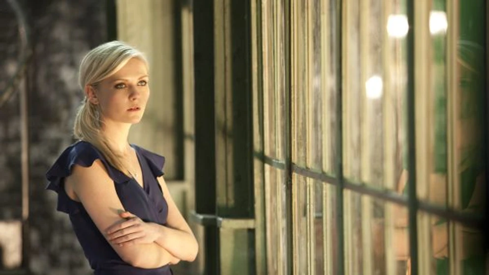 Kirsten Dunst en un-amor-entre-dos-mundos