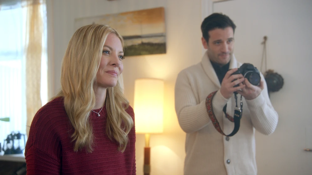 Kaitlin Doubleday y Colin Donnell en amor-en-islandia