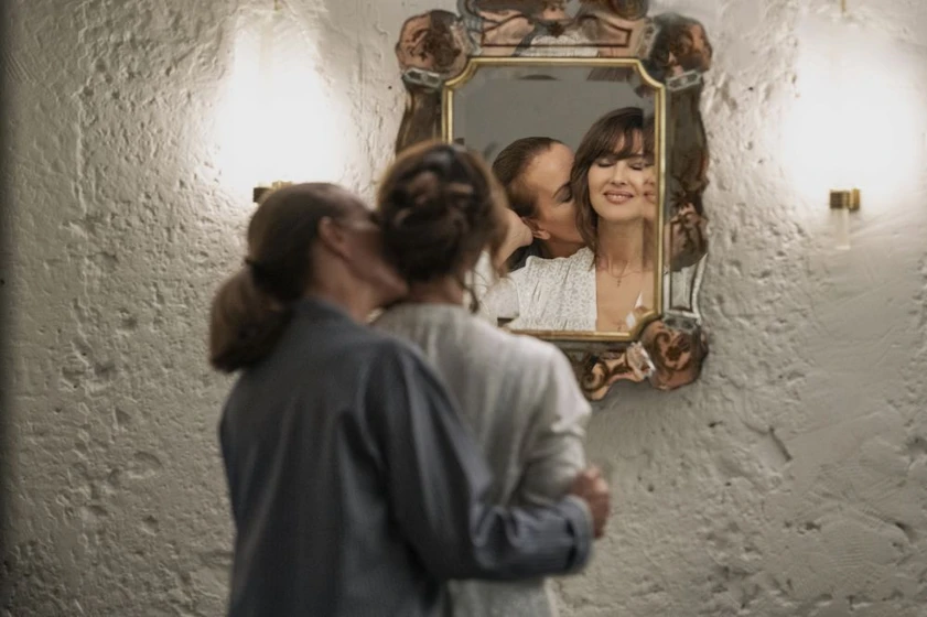 Monica Bellucci y Carole Bouquet en las-fantasias