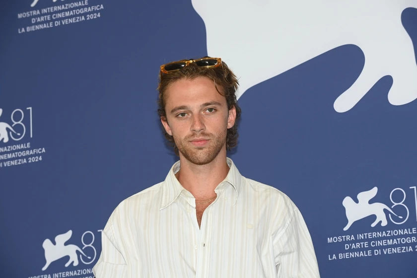 Benjamin Voisin en jugar-con-fuego-2025 (Festival de Venezia. Septiembre 2024)
