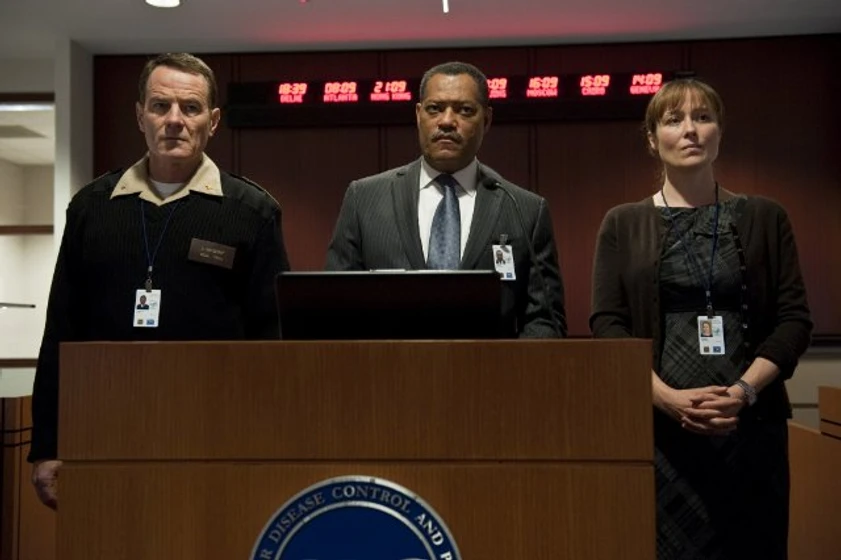 Laurence Fishburne, Jennifer Ehle y Bryan Cranston en Contagio