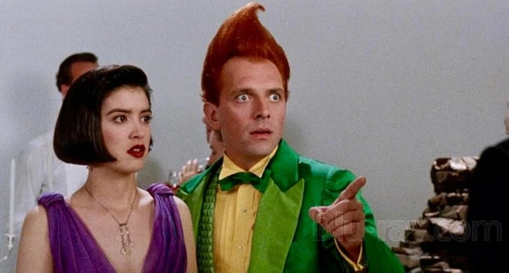Phoebe Cates y Rik Mayall en esfumate-fred