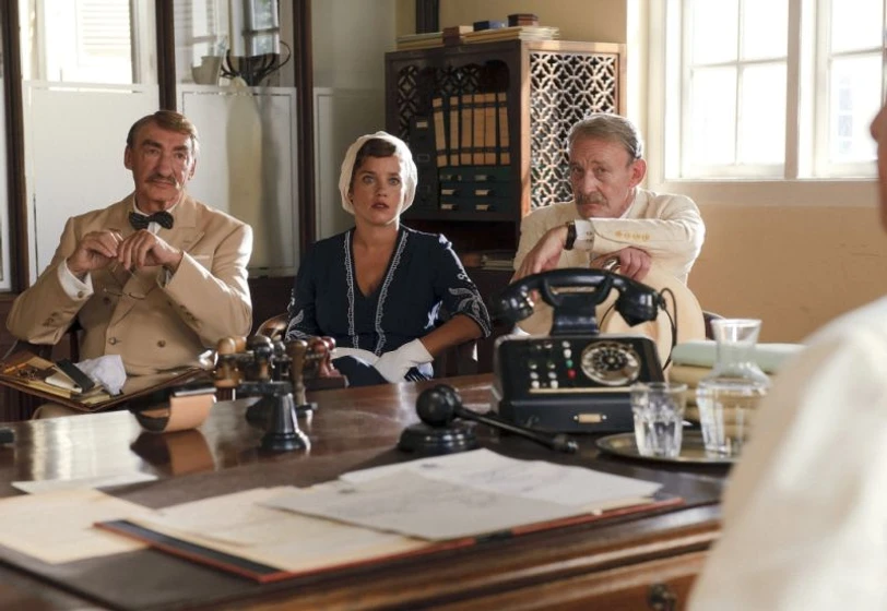 Gottfried John, Michael Mendl y Muriel Baumeister en amor-y-muerte-en-java