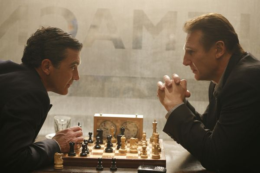 Antonio Banderas y Liam Neeson en Crónica de un engaño