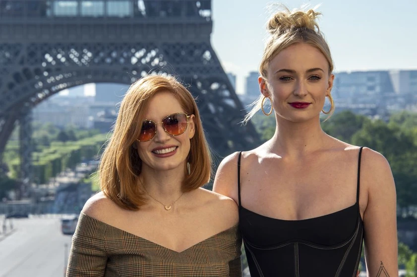 Jessica Chastain y Sophie Turner en x-men-fenix-oscura (Photocall en Paris. Mayo 2019)