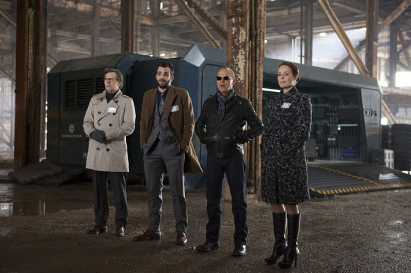 Michael Keaton, Gary Oldman, Jennifer Ehle y Jay Baruchel en Robocop