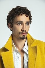 picture of actor Robert Sheehan