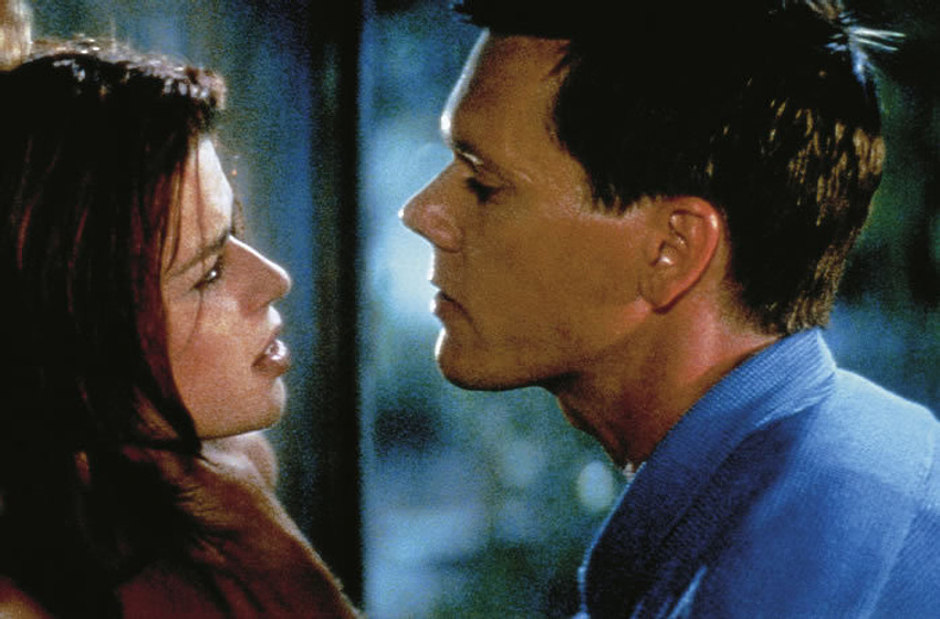 Neve Campbell y Kevin Bacon en Juegos Salvajes