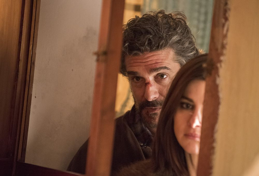 Leonardo Sbaraglia y Jelena Jovanova en El Desentierro