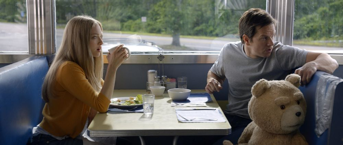 Mark Wahlberg y Amanda Seyfried en Ted 2