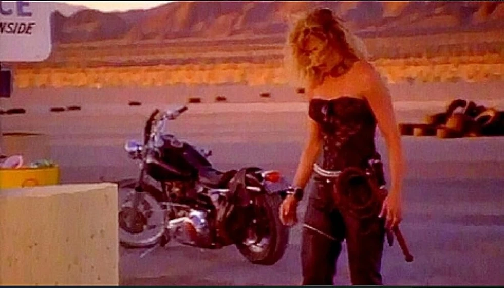 Kathy Long en traicion-y-venganza-1995
