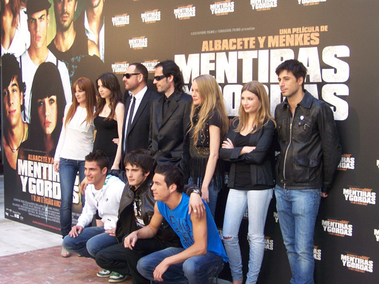 Alfonso Albacete, David Menkes, Ana de Armas, Hugo Silva, Mario Casas, Miriam Giovanelli, Maxi Iglesias, Yon González y Esmeralda Moya en Mentiras y Gordas (Rueda de prensa en Madrid. Marzo 2009)