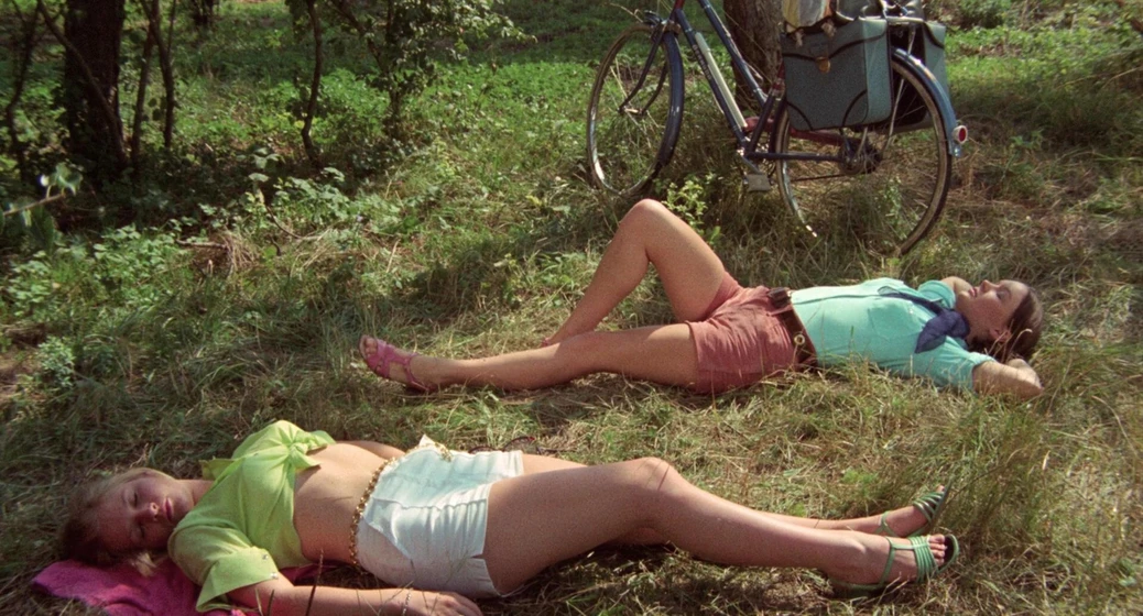 Pamela Franklin y Michele Dotrice en de-repente-la-oscuridad