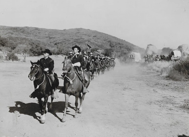 Dennis Moore y Howard Negley en el-rifle-que-conquisto-el-oeste