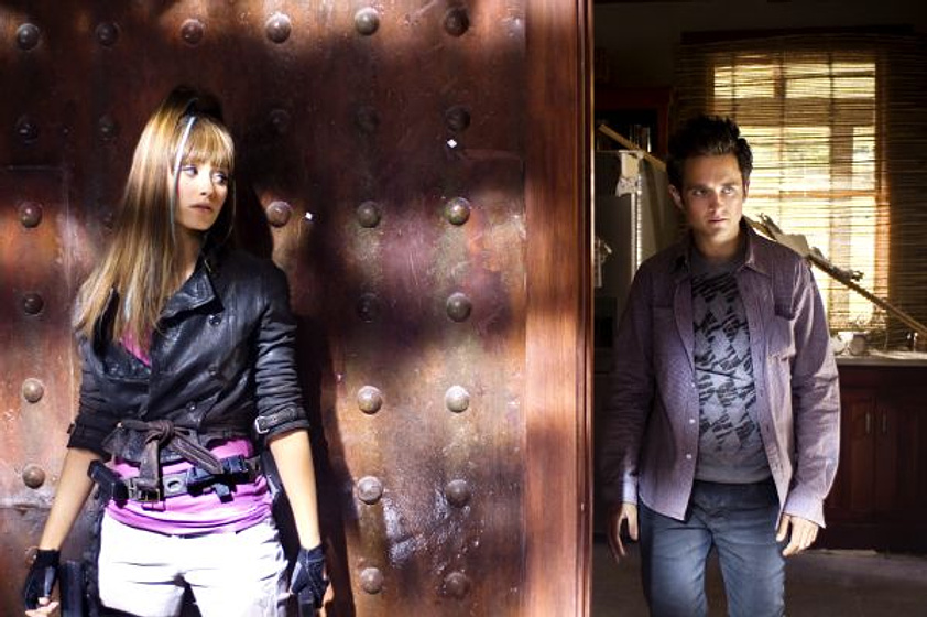 Emmy Rossum y Justin Chadwick en Dragonball Evolution