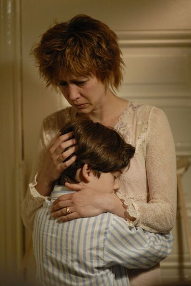 Vera Farmiga y Jacob Kogan en El Hijo del mal
