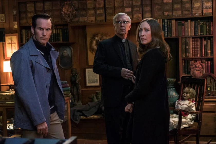 Vera Farmiga, Patrick Wilson [I] y Steve Coulter en annabelle-vuelve-a-casa