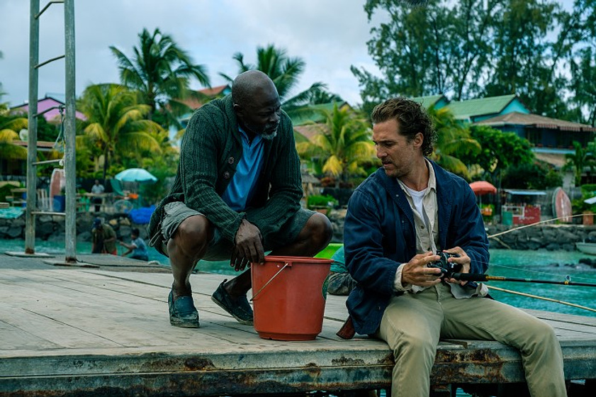 Matthew McConaughey y Djimon Hounsou en Serenity