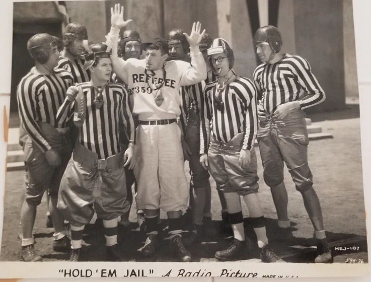 Ernie Adams, Robert Woolsey y Bert Wheeler en prisioneros-jugadores