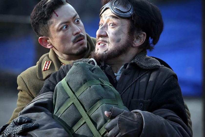 Jackie Chan y Hiroyuki Ikeuchi en Los Tigres del Tren