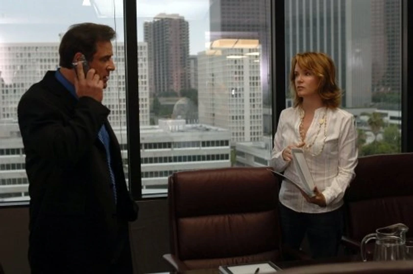 Lea Thompson y Joe Penny en jane-doe-lazos-de-sangre