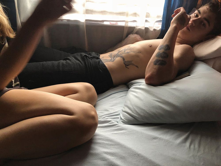 Hero Fiennes Tiffin en After. Aquí empieza todo