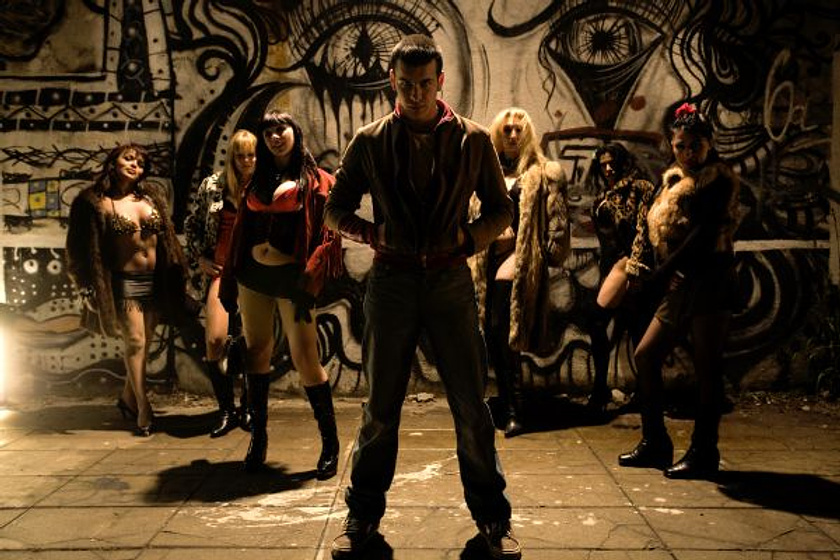 Mario Casas en Carne de Neón
