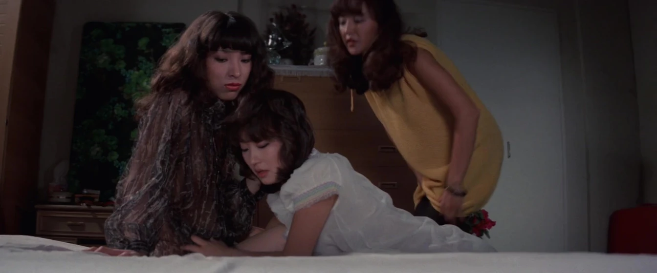 Junko Asahina, Yumi Hayakawa y Mari Kishida en i-love-it-from-behind