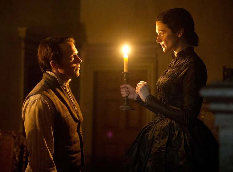 Rachel Weisz y Sam Claflin en mi-prima-rachel