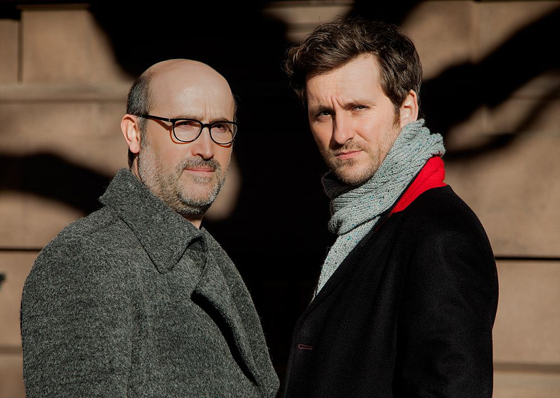 Javier Cámara [I] y Raúl Arévalo en La Vida Inesperada