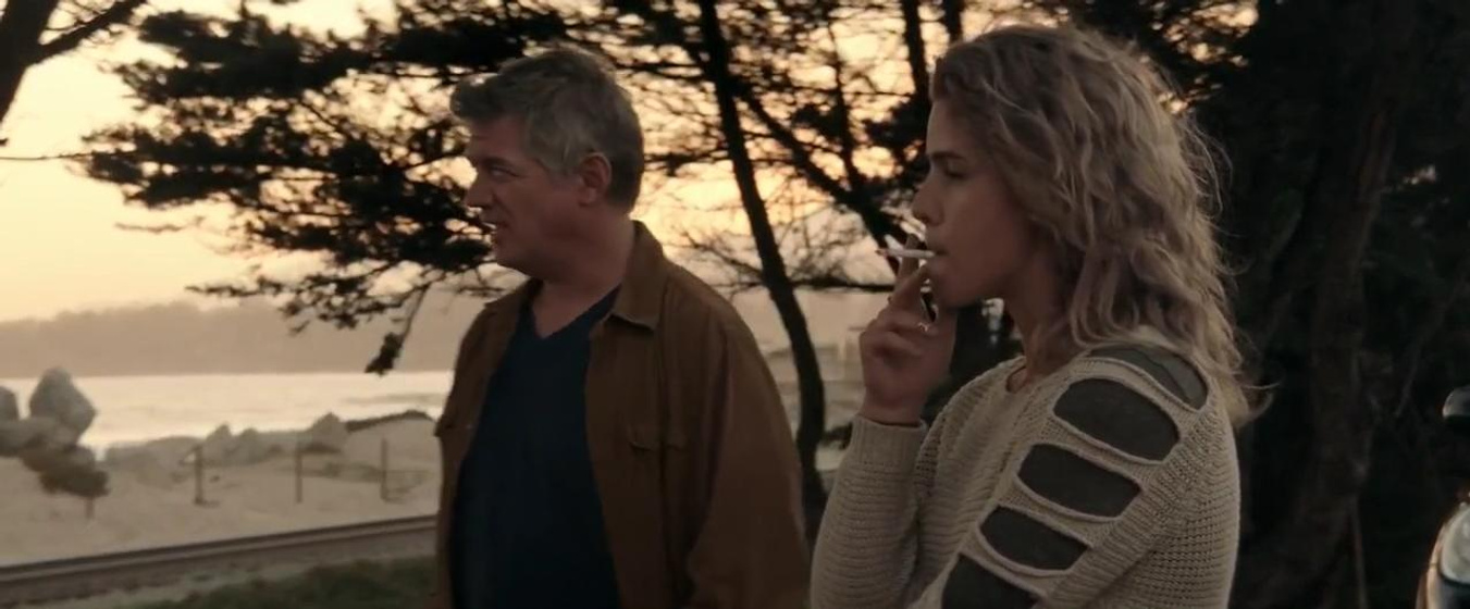 Matthew Glave y Emily Bett Rickards en funny-story