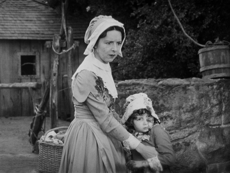 Colleen Moore y Cora Sue Collins en La Letra Escarlata